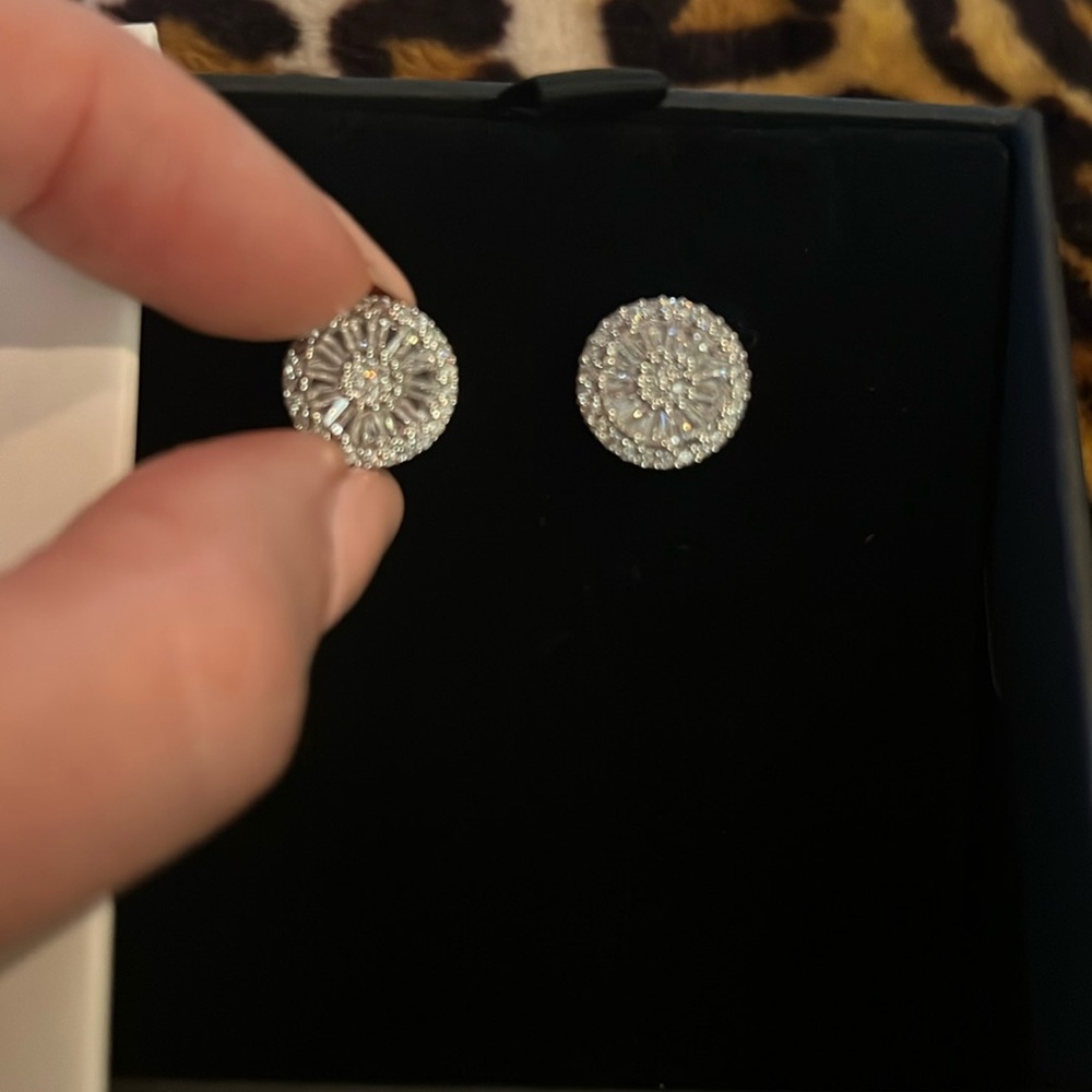 NIB Sparkly Nine West earrings
